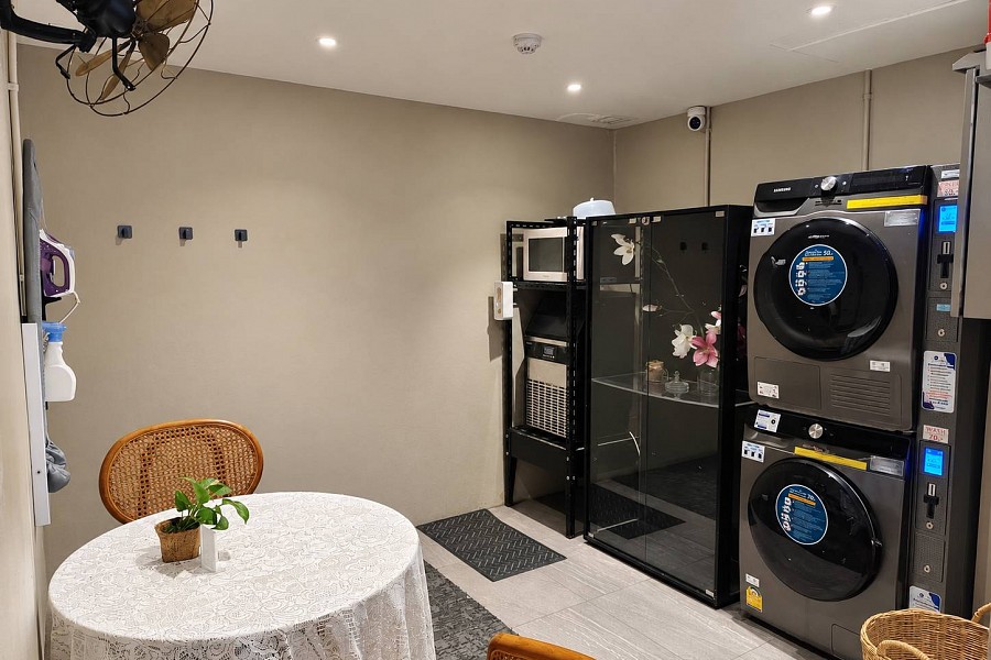 All-day self-service laundry