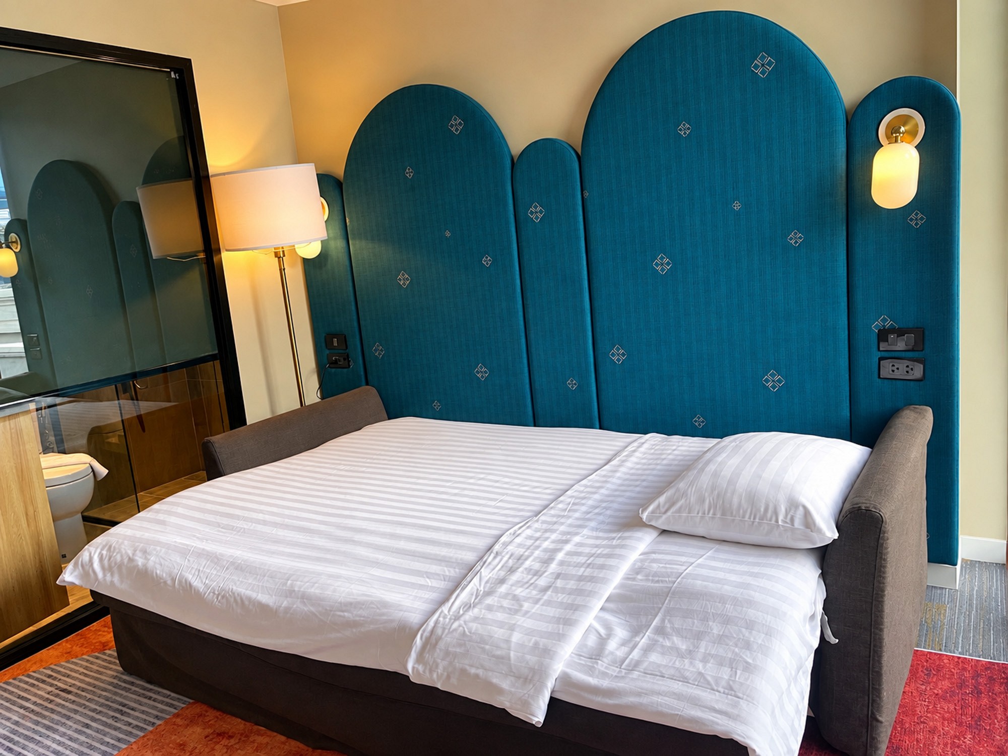 Grand Deluxe Corner Room