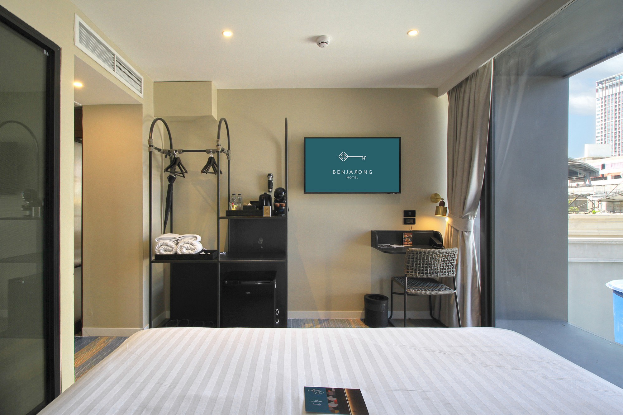 Grand Deluxe Corner Room